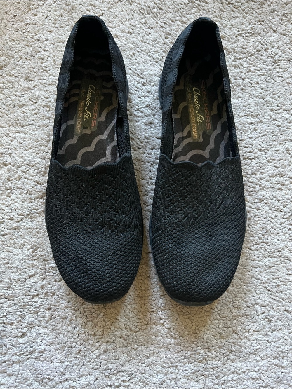 Skechers Women's Black Slip-On Knit Flats with Memory Foam Sz 9 - Picture 2 of 7